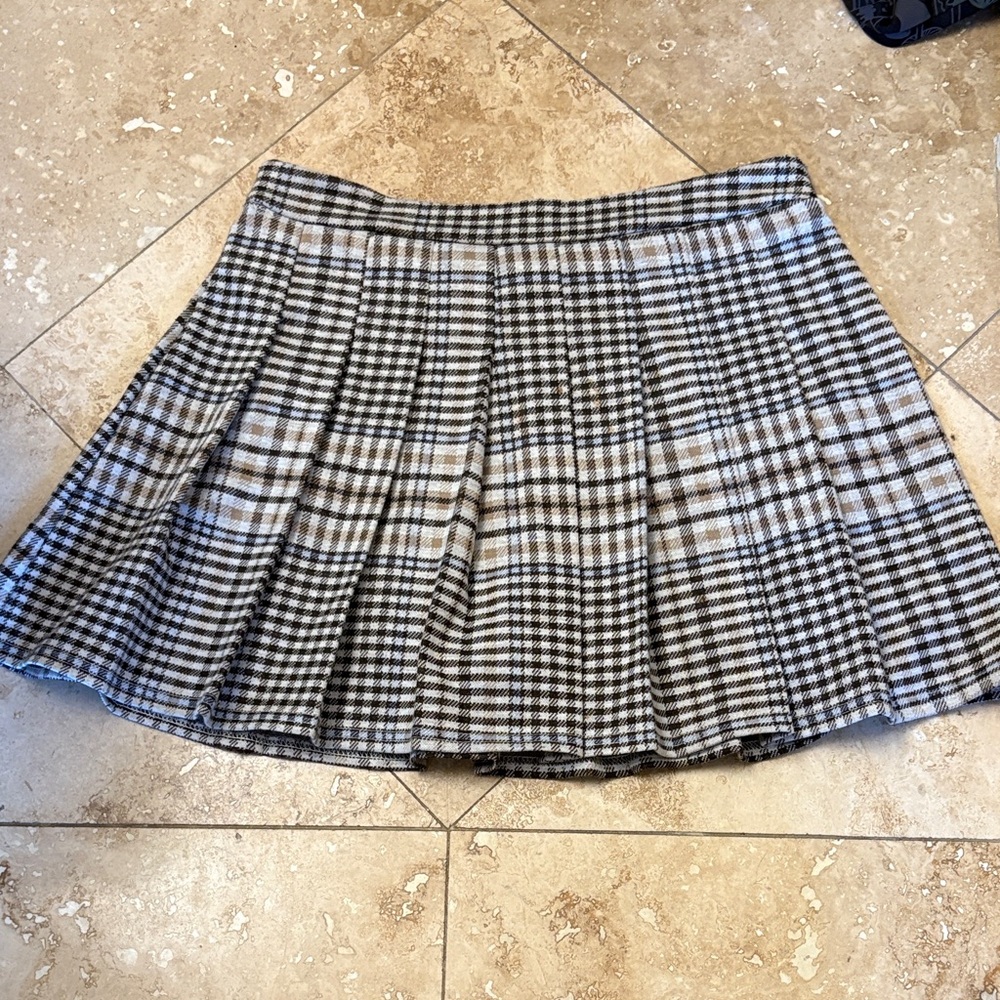 Black and white mini skater skirt